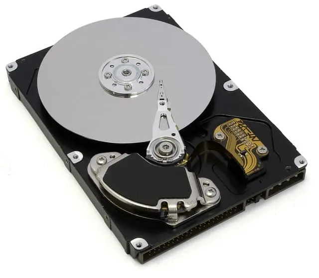 HDD (Hard Disk Drive)