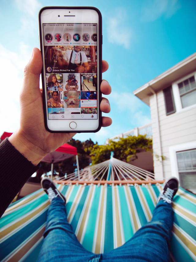 10 Amazing Facts about Instagram.